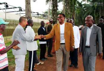 赤道幾內(nèi)亞中南省省長視察參觀中國援赤道幾內(nèi)亞示范農(nóng)場(chǎng)