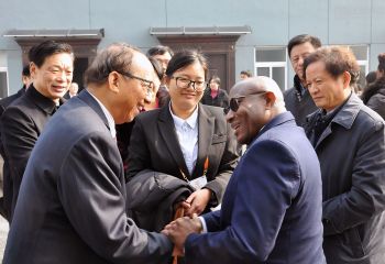 赤道幾內(nèi)亞原農(nóng)業(yè)、畜牧與食品部部長維克托•格蘭赫•梅萊訪問江西贛糧實業(yè)有限公司