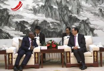 尹建業(yè)副省長(zhǎng)會(huì)見(jiàn)赤道幾內(nèi)農(nóng)林畜牧部部長(zhǎng)梅萊一行