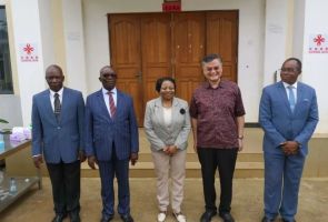 駐巴塔總領(lǐng)事陳泳陪同赤幾總理視察援赤幾 農(nóng)技組項(xiàng)目示范農(nóng)場